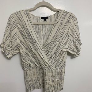 V neck white & grey, tight on the stomach, cropped top, worn once!